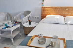 3 chambres, fer et planche à repasser, lit de bébé portatif
