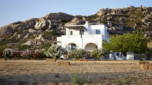 Unclassified image, 5 of 21, button - Cycladic House near the sea (Naxos)