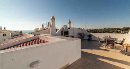 Lily Fabulous 1 Bed Apt with Roof Terrace & Pool