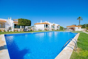 Pool - Lily Fabulous 1 Bed Apt with Roof Terrace & Pool (Carvoeiro)