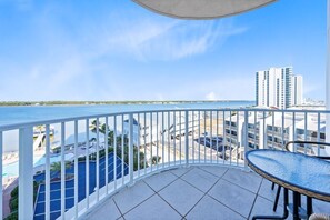Outdoor dining - Spacious Condo w/ Gulf & Lagoon Views | Beach Access, Fishing Pier, & Pool (Gulf Shores)