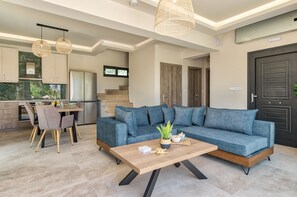 Deluxe-Villa | Wohnbereich | 32-Zoll-Smart-TV mit Digitalempfang, Fernseher, Netflix