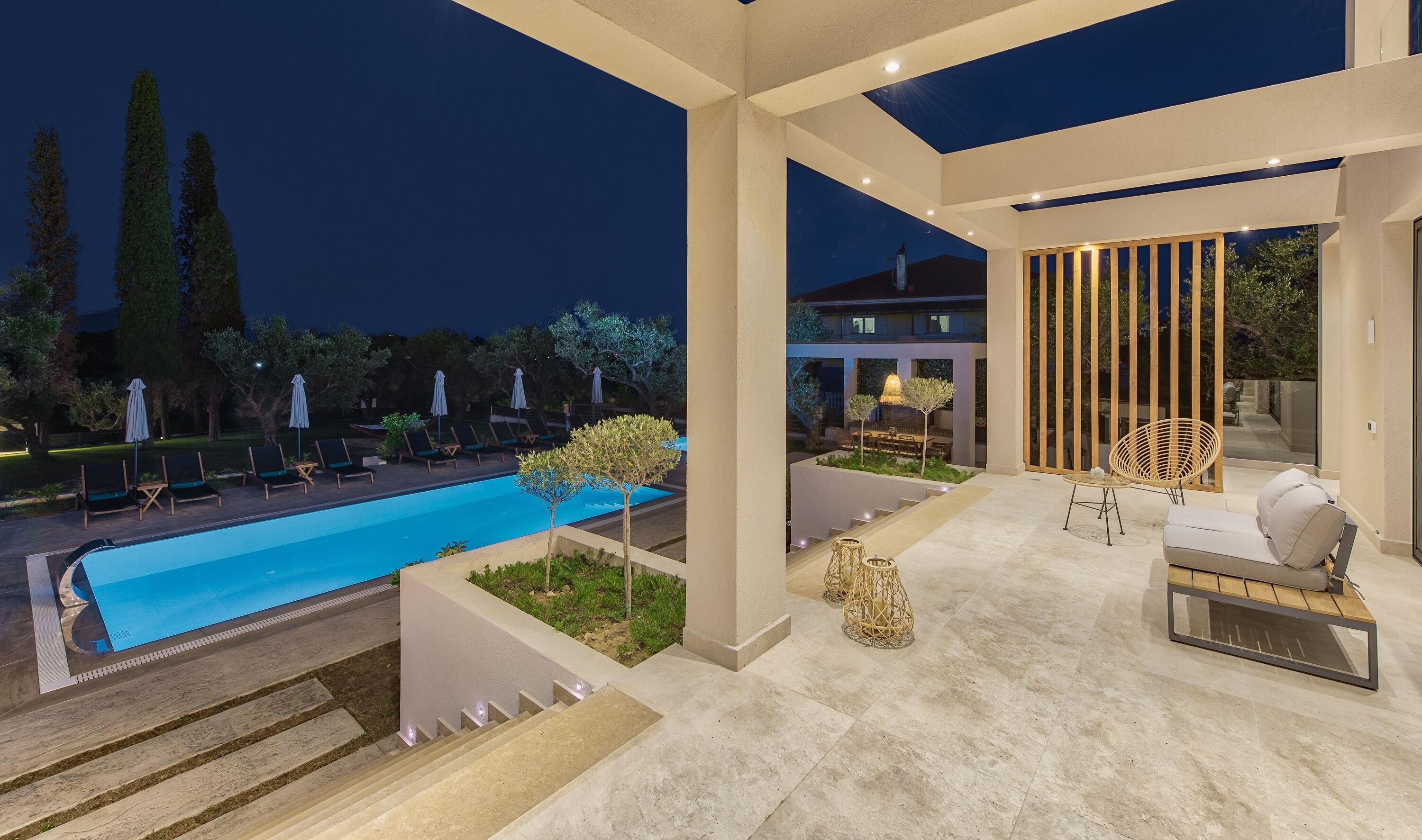 Outdoor pool, pool umbrellas, sun loungers