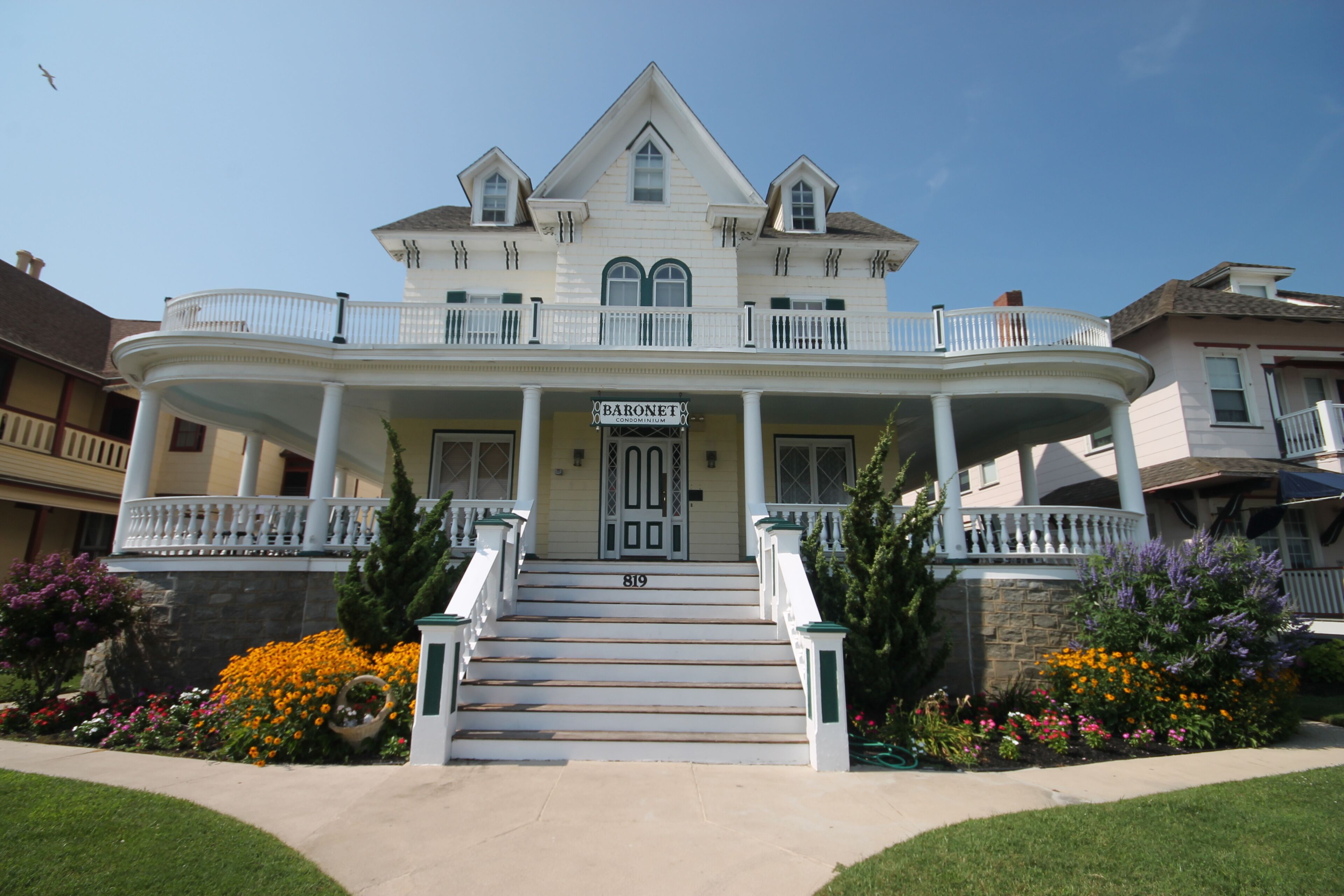 Beach Avenue Bliss at the Baronet, and Dog-Friendly, too!