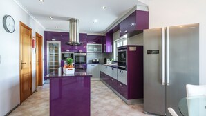 Private kitchen - Villa Alfazema | 5 Bedrooms | Quiet Area | Albufeira (Albufeira)