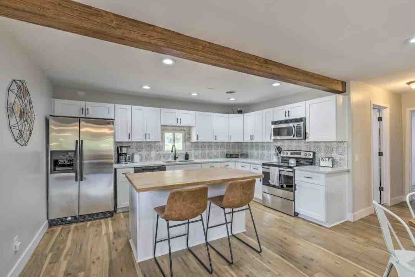 Hairy Cow | Beautifully Remodeled Home | 39 Miles to Sunrise!