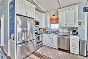 ثلاجة، ميكروويف، فرن، موقد طهي مسطح