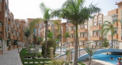 Seaside (200m to beach), bright, spacious ground floor apartment, Les Dunes S+2