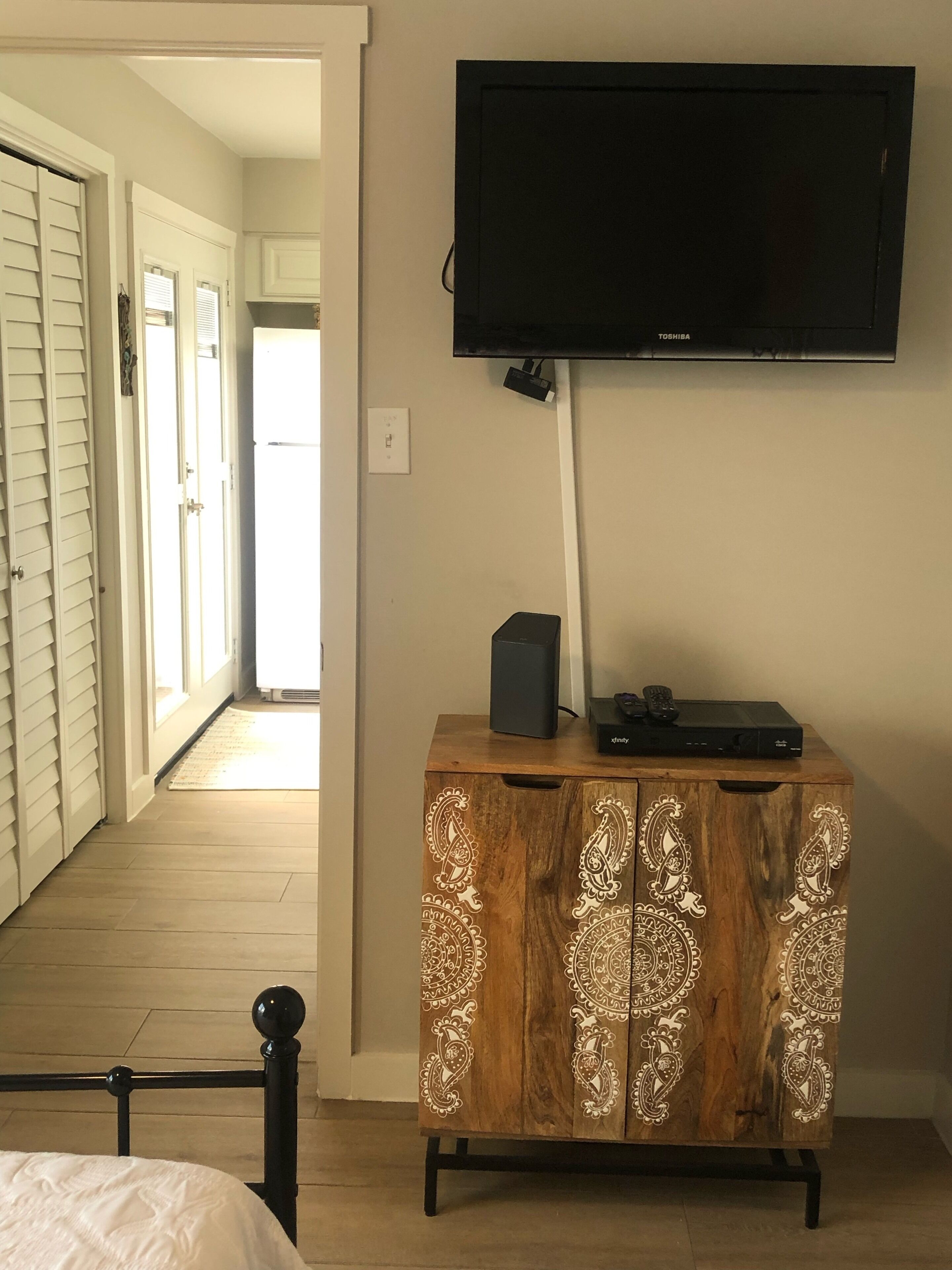  Coastal chic, 2 bed/1 bath sleeps up to 6 Coastal getaway near seawall! Pets ok