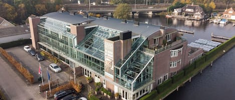 المنشأة من الخارج