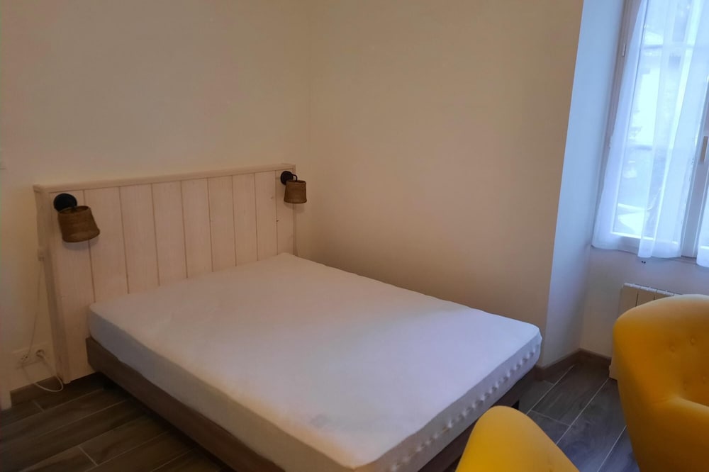 Studio in the countryside near river and hiking trails