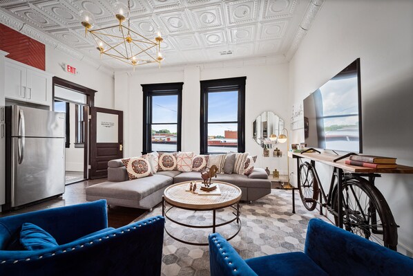 Smart TV, computer monitors