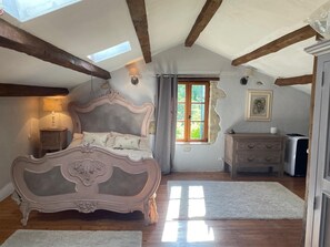 3 slaapkamers, een strijkplank/strijkijzer, reisbedje, gratis wifi