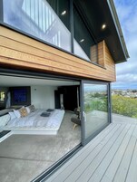 全景客房 | 特色装修、特色家居、办公桌、笔记本电脑工作区