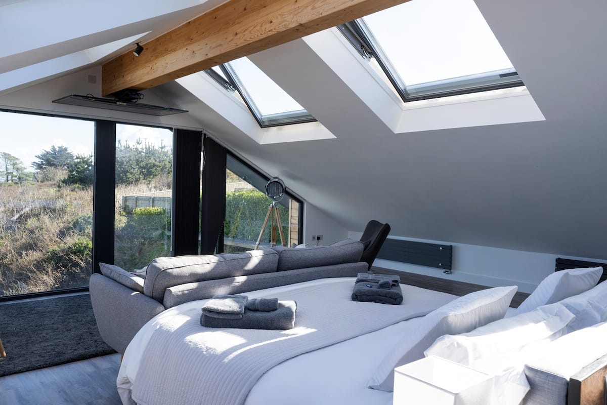 Luxury Studio Suite | Individually decorated, individually furnished, desk, laptop workspace