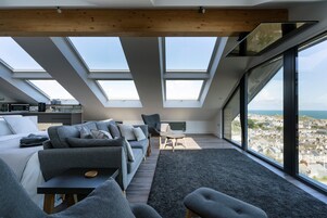 Suíte estúdio superluxo | Individualmente decorados, individualmente mobiliados, escrivaninha