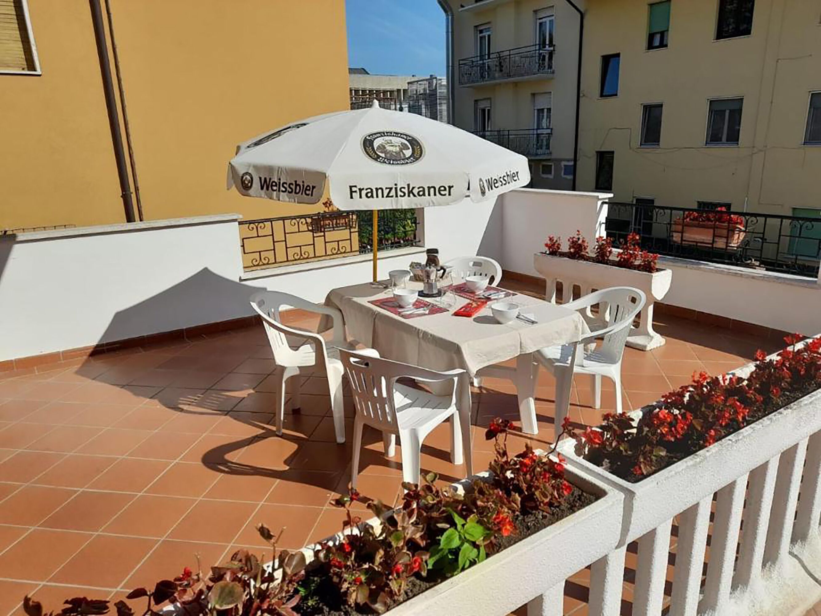 Basic Apartment | Terrace/patio