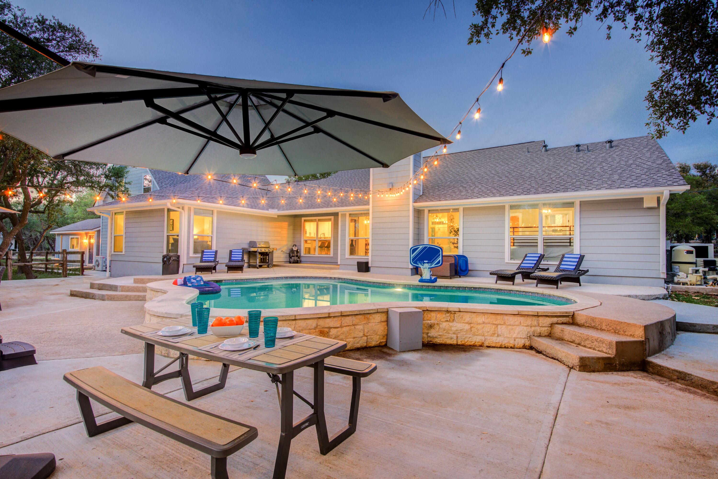 Dripping Springs Fully Renovated Luxury Retreat with Pool
