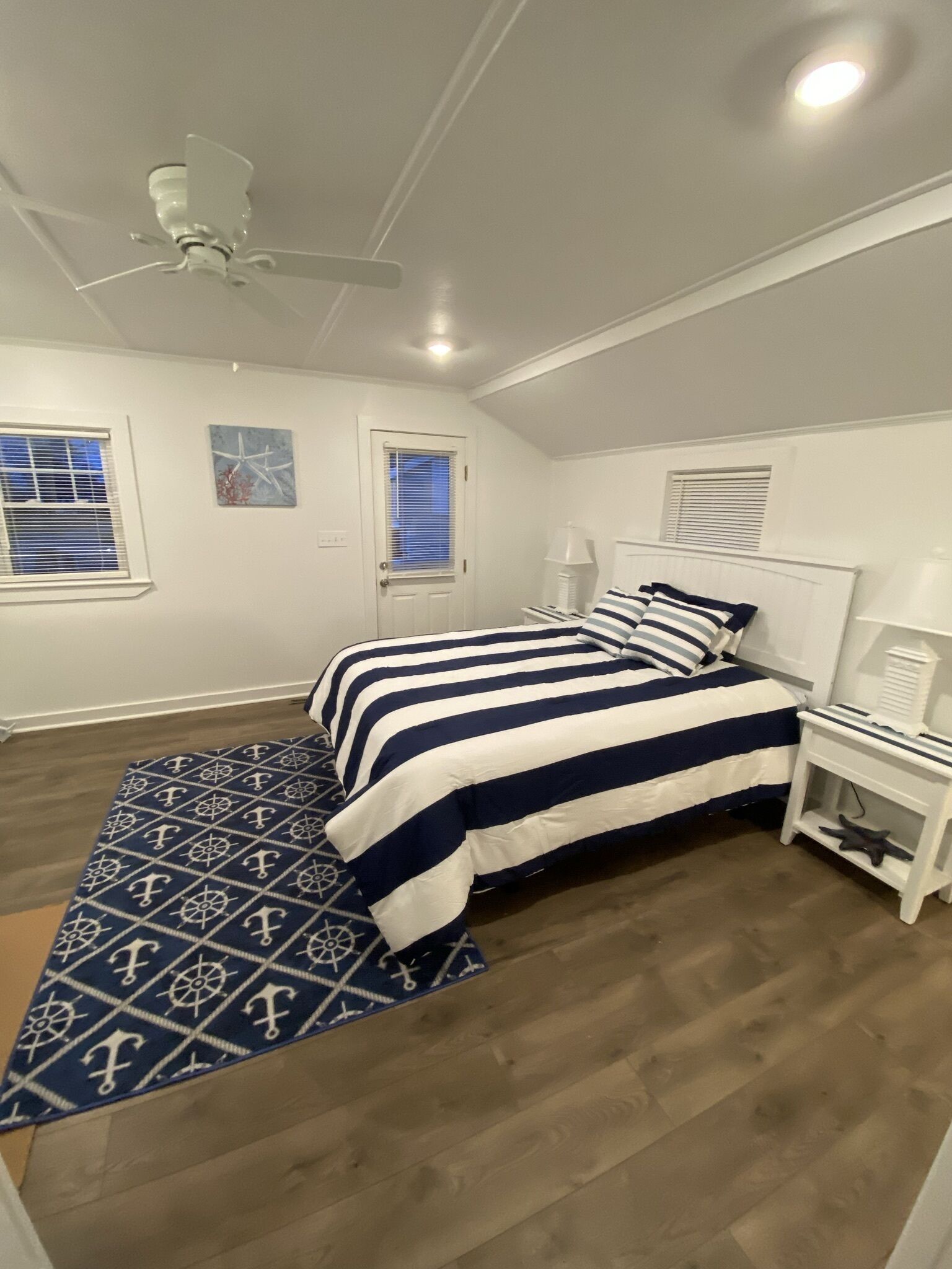 Adorable  Snug Harbor Cozy Cottage,Minutes to the beach(pet friendly)