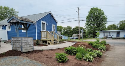 Adorable Snug Harbor Cozy Cottage,Minutes to the beach(pet friendly)