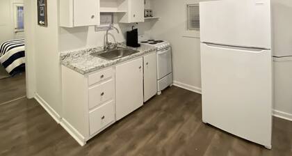 Adorable Snug Harbor Cozy Cottage,Minutes to the beach(pet friendly)