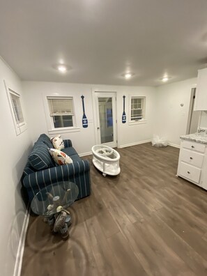 Interior - Adorable  Snug Harbor Cozy Cottage,Minutes to the beach(pet friendly) (South Kingstown)