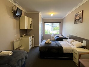 Familienzimmer | Allergikerbettwaren, kostenloses WLAN, Bettwäsche