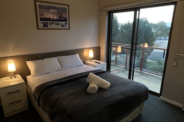 Habitación familiar, balcón | Ropa de cama hipoalergénica, wifi gratis y ropa de cama