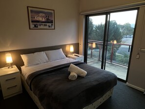 Familienzimmer, Balkon | Allergikerbettwaren, kostenloses WLAN, Bettwäsche