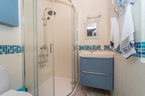 Dusche, Haartrockner, Handtücher