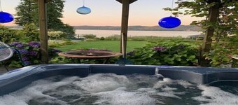 House with private beach by the lake, whirlpool