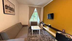 Business-Suite, 1 Schlafzimmer | Verdunkelungsvorhänge, Babybetten, kostenloses WLAN, Bettwäsche