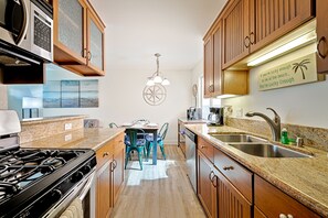 冰箱、微波炉、烤箱、炉灶