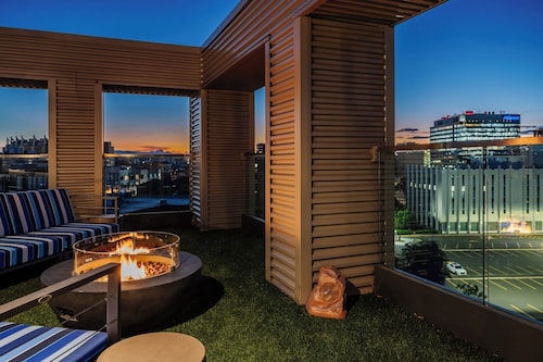 Hyatus Luxury Residences City Crossing