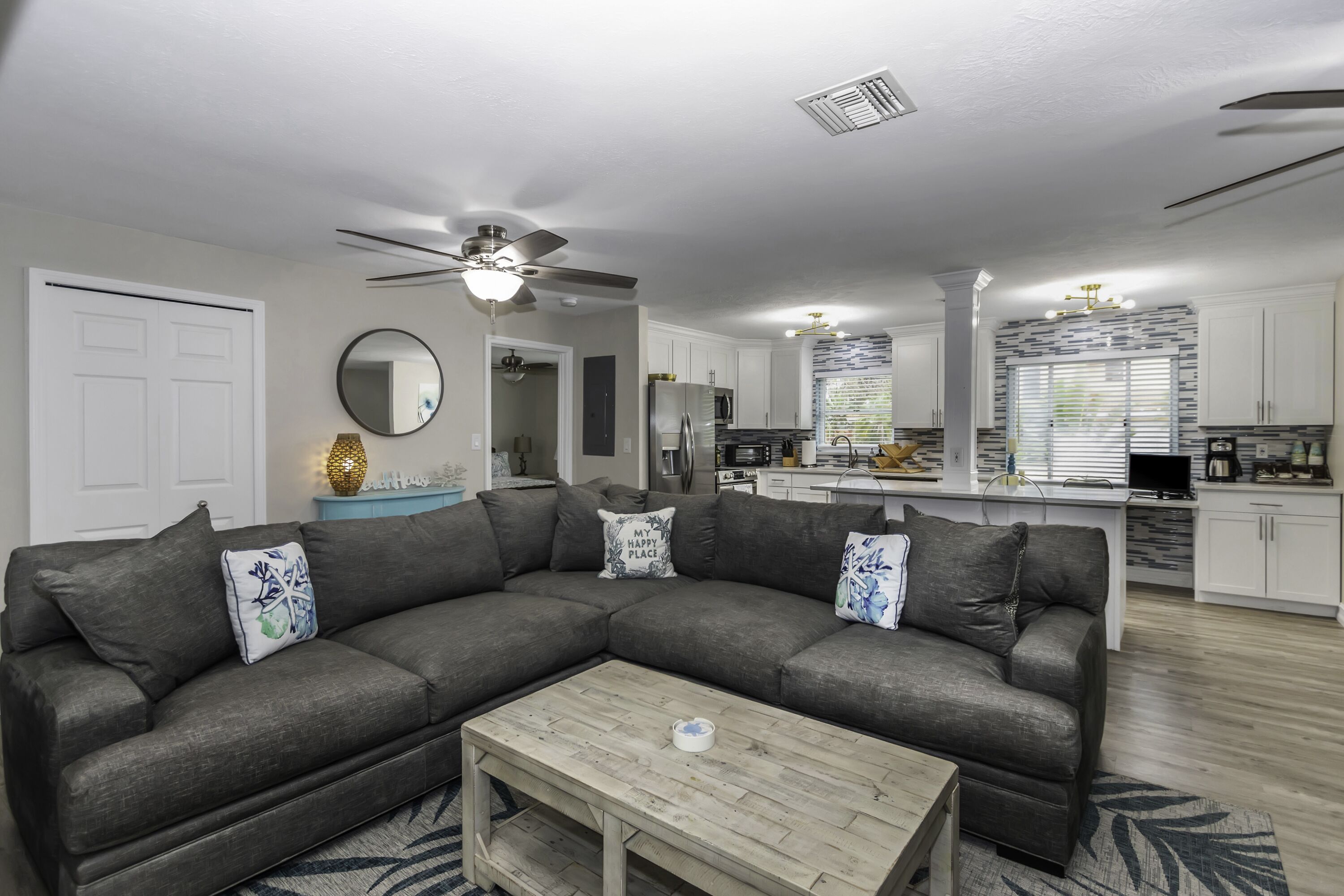 Beautifull Beach House with a Swim Spa! Less than 10 minute walk to the beach!