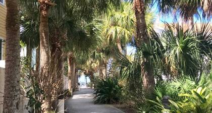 Heated Hybrid Pool~Modern Beach House~Walk 2 beach