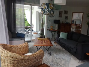 TV - Bassin d'Arcachon family home with swimming pool (LE TEICH)