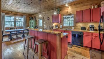 Cabin, 2 Bedrooms | Private kitchen