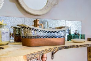 Luxury Cottage, Accessible, Ensuite (Luxury Cottage Sleeps 8 ) | Bathroom - The Old Stables (Pembroke)