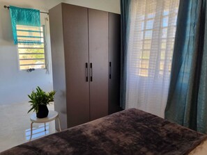 1 chambre, fer et planche Ă repasser, Wi-Fi gratuit, draps fournis