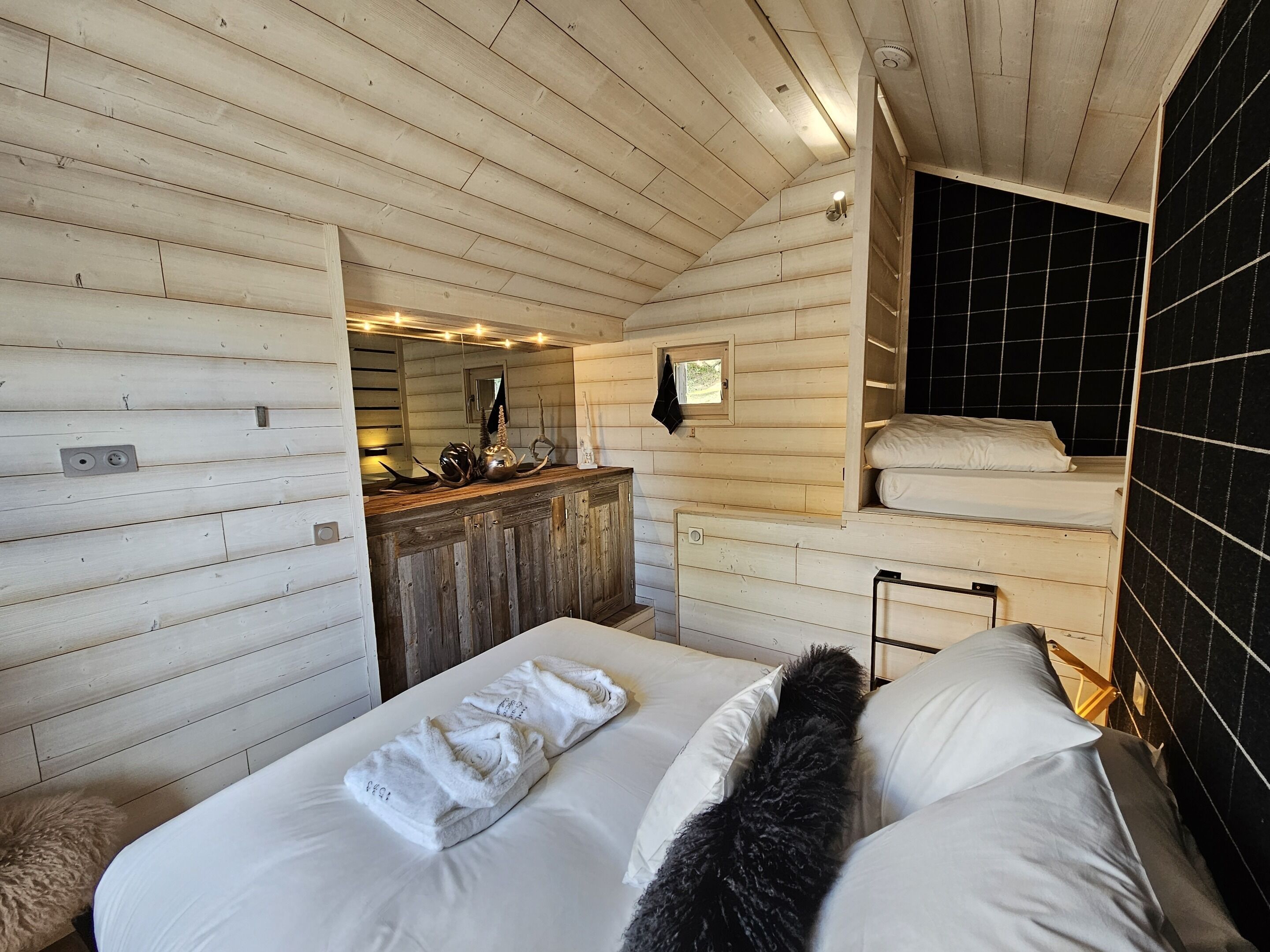 1 quarto, Wi-Fi de cortesia, roupa de cama
