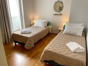 3 chambres, fer et planche à repasser, Wi-Fi gratuit, draps fournis