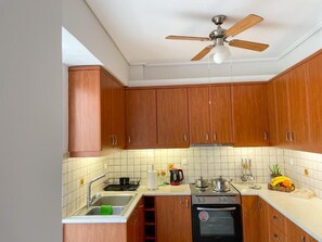 Fridge, microwave, oven, coffee/tea maker