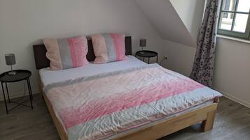 1 bedroom, free WiFi, bed sheets