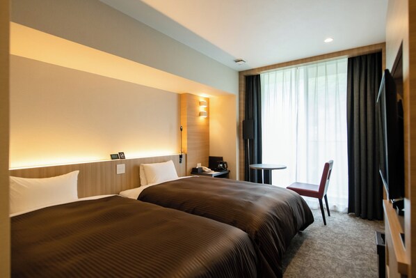 A hotel room with two beds, a desk, a chair, a TV, and a window with curtains. - Iwami Winery Hotel Misato (Misato)
