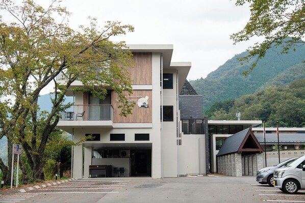 Exterior - Iwami Winery Hotel Misato (Misato)