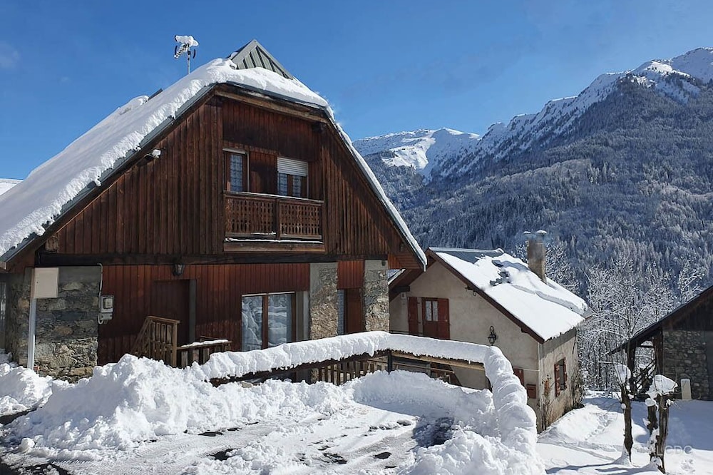 Chalet in the mountains in a family resort of Les Sybelles