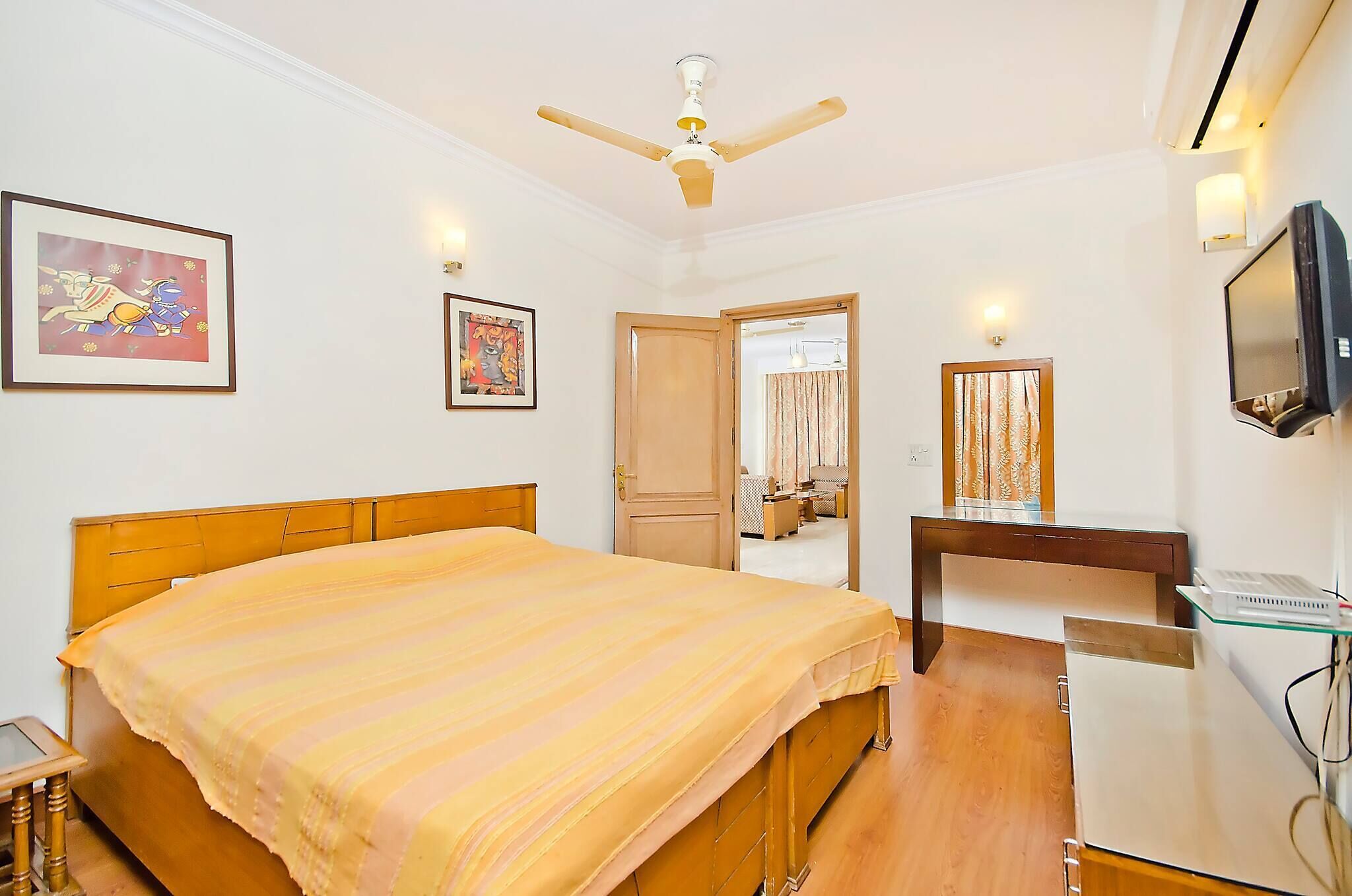 Hauz Khas-homestay Experince Simple
