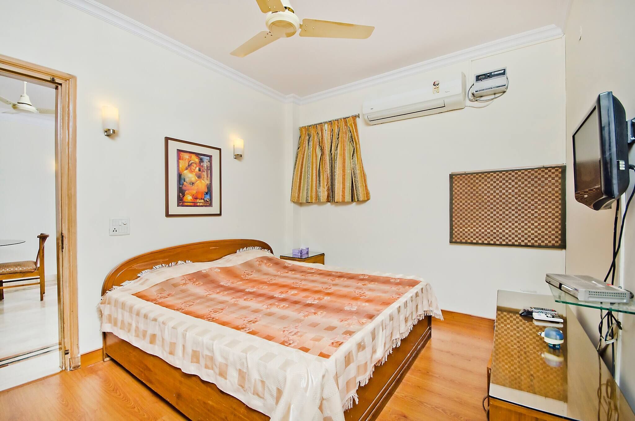 Hauz Khas-homestay Experince Simple