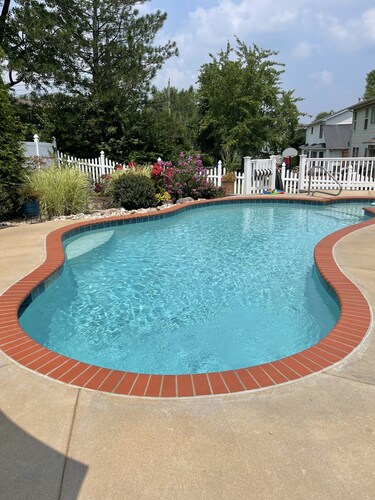 Fenton Oasis - private pool and garden